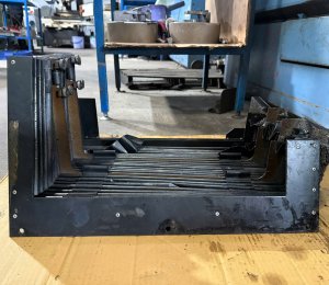 Tầm Quan Trọng Của Thanh Chắn Máy CNC: Giải Pháp Ngăn Kẹt Trục & Bảo Vệ Vitme Bi